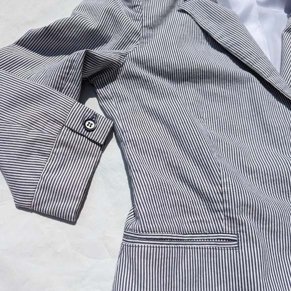 Grace Pinstripe Button Front Blazer  Woman's Size 8 - Picture 5 of 9